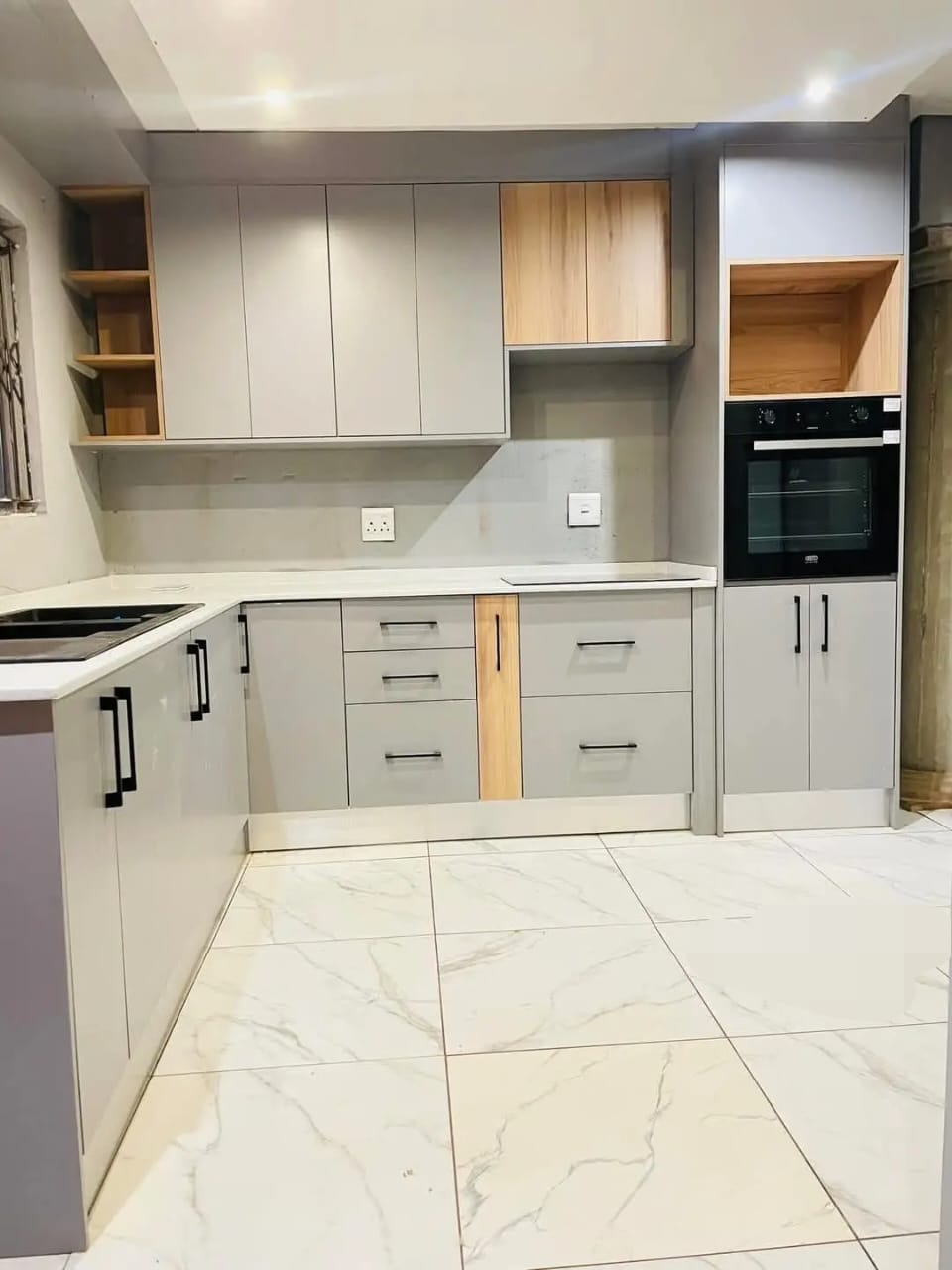 Dark modern kitchen