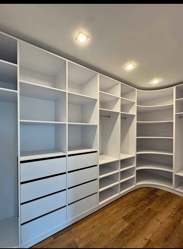Corner wardrobe